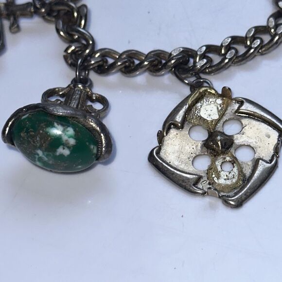 Vintage Asian inspired chunky gold tone charm bracelet - Picture 3 of 7